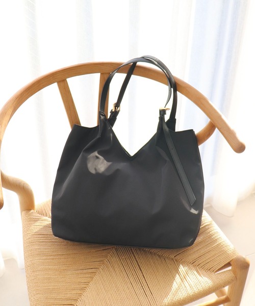 T・S・L（ティーエスエル）の「ベルトハンドルＶカットトートバッグ【詳細動画あり】（トートバッグ・レディース・グレー/グレイッシュベージュ/ブラック・FREE）」の17枚目の写真