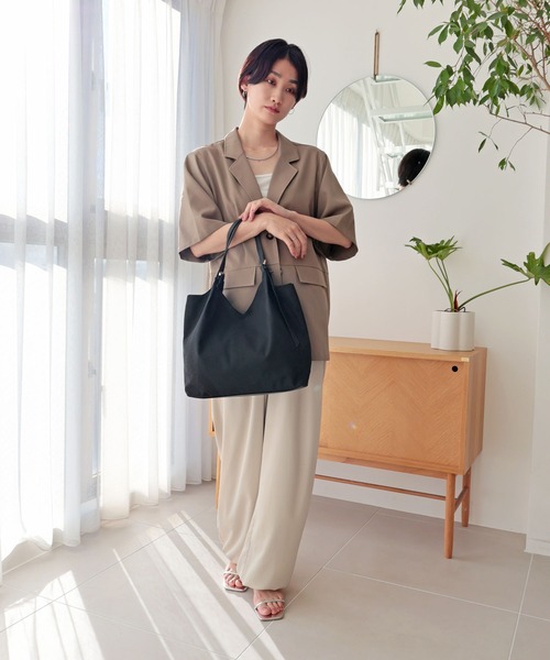 T・S・L（ティーエスエル）の「ベルトハンドルＶカットトートバッグ【詳細動画あり】（トートバッグ・レディース・グレー/グレイッシュベージュ/ブラック・FREE）」の16枚目の写真