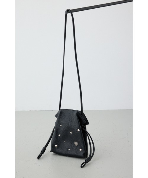 AZUL by moussy（アズールバイマウジー）の「モチーフスタッズドローストリングバッグ（ショルダーバッグ・レディース・ダークグリーン/ブラック/グレイッシュベージュ・FREE）」の8枚目の写真