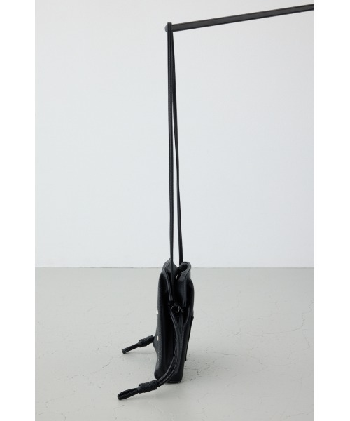 AZUL by moussy（アズールバイマウジー）の「モチーフスタッズドローストリングバッグ（ショルダーバッグ・レディース・ダークグリーン/ブラック/グレイッシュベージュ・FREE）」の9枚目の写真