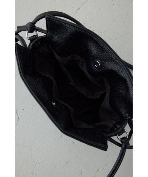 AZUL by moussy（アズールバイマウジー）の「モチーフスタッズドローストリングバッグ（ショルダーバッグ・レディース・ダークグリーン/ブラック/グレイッシュベージュ・FREE）」の13枚目の写真