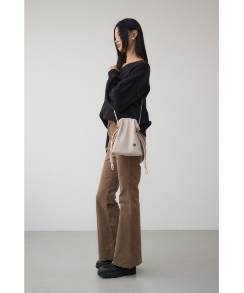 AZUL by moussy（アズールバイマウジー）の「モチーフスタッズドローストリングバッグ（ショルダーバッグ・レディース・ダークグリーン/ブラック/グレイッシュベージュ・FREE）」の19枚目の写真