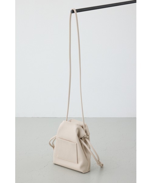 AZUL by moussy（アズールバイマウジー）の「モチーフスタッズドローストリングバッグ（ショルダーバッグ・レディース・ダークグリーン/ブラック/グレイッシュベージュ・FREE）」の22枚目の写真