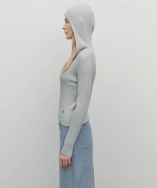 MARITHE + FRANCOIS GIRBAUD(マリテフランソワジルボー)の「W BALCLAVA HOODIE SLIM KNIT(ニット/セーター・レディース・ライトオリーブ/ライトグレー・SMALL/MEDIUM)」の4枚目の写真