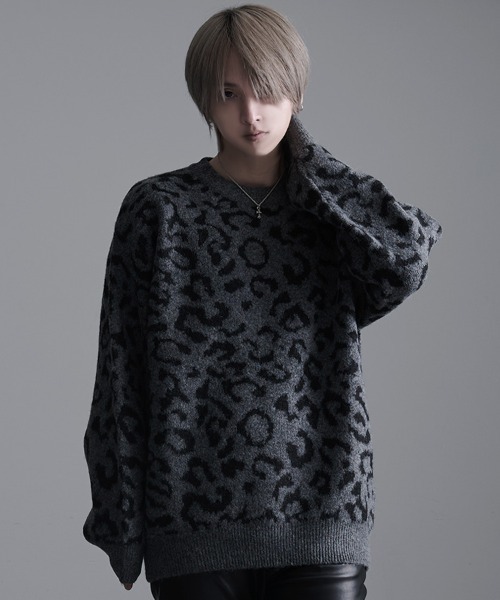 CavariA（キャバリア）の「『CavariA/キャバリア』ヒョウ柄ニットクルーネック（ニット/セーター・メンズ・グレー/ベージュ/ブルー・L/M）」の2枚目の写真