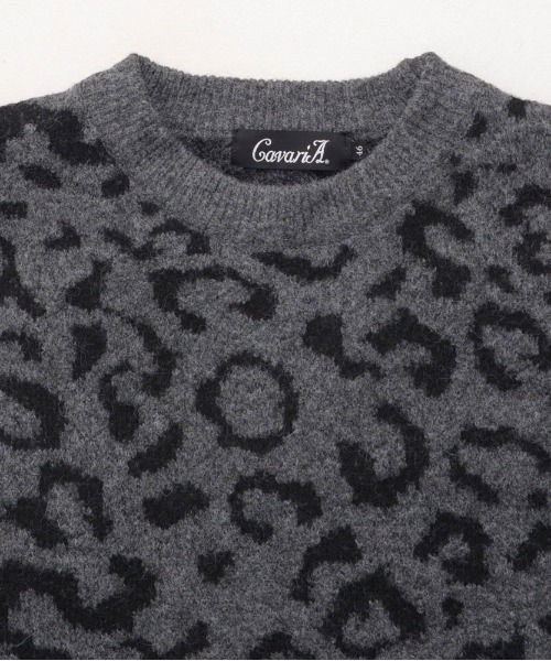 CavariA（キャバリア）の「『CavariA/キャバリア』ヒョウ柄ニットクルーネック（ニット/セーター・メンズ・グレー/ベージュ/ブルー・L/M）」の4枚目の写真