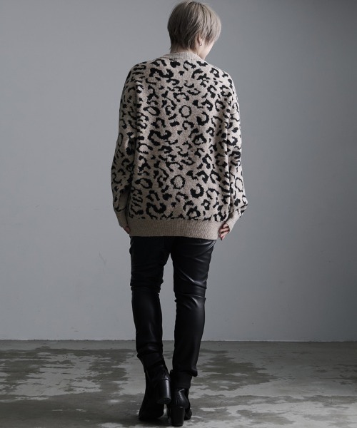CavariA（キャバリア）の「『CavariA/キャバリア』ヒョウ柄ニットクルーネック（ニット/セーター・メンズ・グレー/ベージュ/ブルー・L/M）」の13枚目の写真