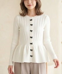 リボンボタン ペプラムシルエットニット