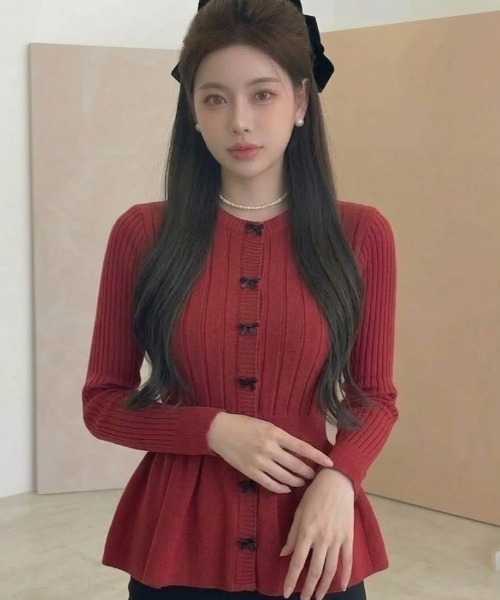 gossip!ロサンゼルス(ゴシップロサンゼルス)の「リボンボタン ペプラムシルエットニット(ニット/セーター・レディース・レッド/ホワイト/ブラック・FREE)」の16枚目の写真