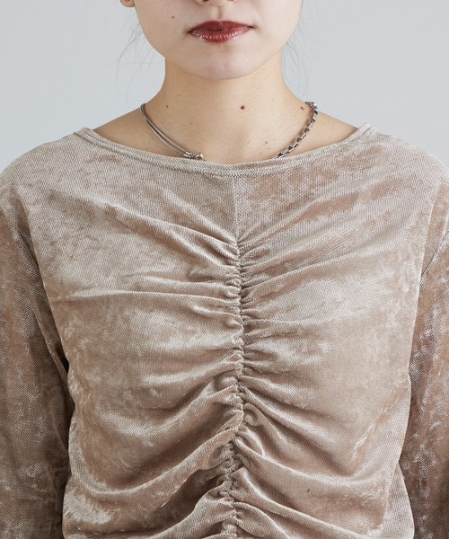 Lui's（ルイス）の「フロントシャーリングベロアプルオーバー（Tシャツ/カットソー・レディース・ブラック/ベージュ/ブラウン・FREE）」の10枚目の写真