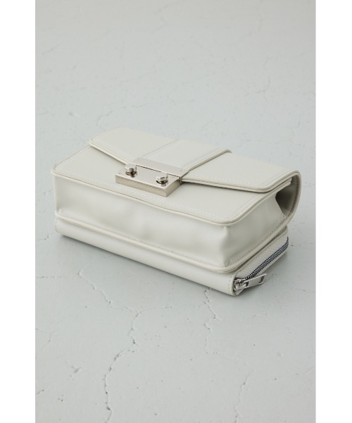 AZUL by moussy(アズールバイマウジー)の「フラップデザインウォレットバッグ(ショルダーバッグ・レディース・グレイッシュベージュ/ブラック/アンティークシルバー・FREE)」の4枚目の写真