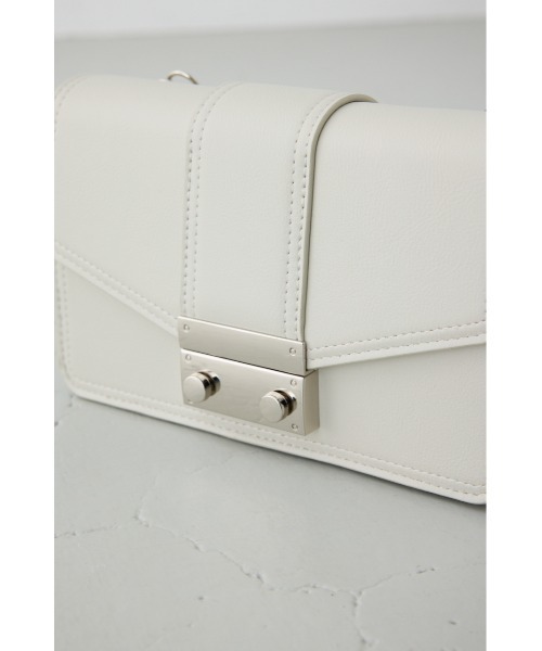 AZUL by moussy(アズールバイマウジー)の「フラップデザインウォレットバッグ(ショルダーバッグ・レディース・グレイッシュベージュ/ブラック/アンティークシルバー・FREE)」の5枚目の写真