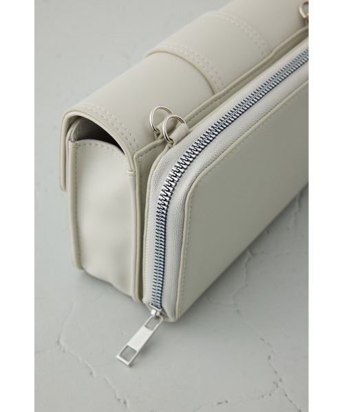AZUL by moussy(アズールバイマウジー)の「フラップデザインウォレットバッグ(ショルダーバッグ・レディース・グレイッシュベージュ/ブラック/アンティークシルバー・FREE)」の6枚目の写真