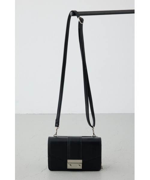 AZUL by moussy(アズールバイマウジー)の「フラップデザインウォレットバッグ(ショルダーバッグ・レディース・グレイッシュベージュ/ブラック/アンティークシルバー・FREE)」の13枚目の写真
