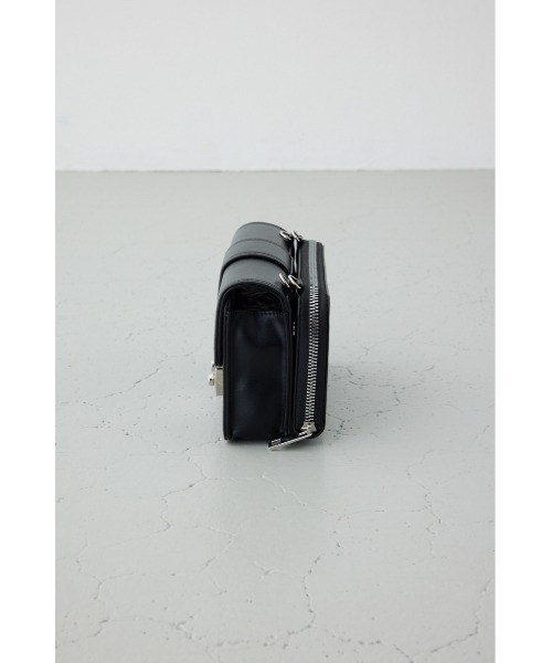 AZUL by moussy(アズールバイマウジー)の「フラップデザインウォレットバッグ(ショルダーバッグ・レディース・グレイッシュベージュ/ブラック/アンティークシルバー・FREE)」の16枚目の写真