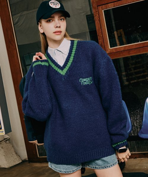 CONCEPTCOLLEGE（コンセプトカレッジ）の「コバルトブルー プレピー Vネックニット [成人男女共用]（ニット/セーター・レディース・その他・LARGE/MEDIUM）」の3枚目の写真