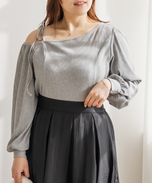 CLETTE(クレット)の「CLETTEオリジナルアシメネックリブトップス(Tシャツ/カットソー・レディース・グレー/ピンク/ブラック・3L/LL/4L)」の3枚目の写真