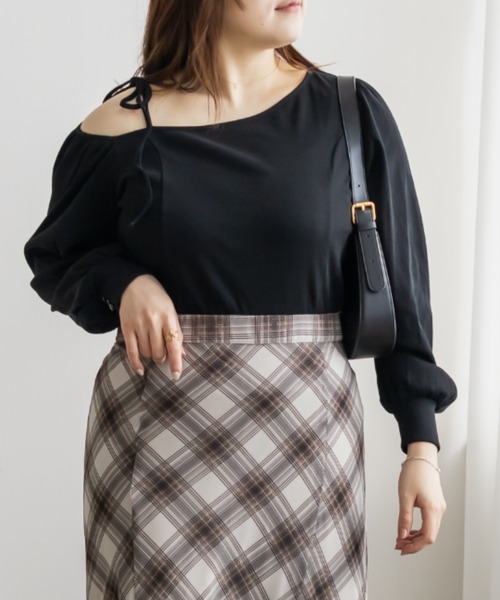 CLETTE(クレット)の「CLETTEオリジナルアシメネックリブトップス(Tシャツ/カットソー・レディース・グレー/ピンク/ブラック・3L/LL/4L)」の1枚目の写真