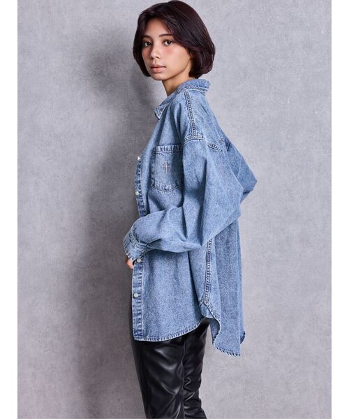 GYDA（ジェイダ）の「CROSS POINTケミカルデニムシャツ（シャツ/ブラウス・レディース・ブラック/ライトブルー・FREE）」の9枚目の写真