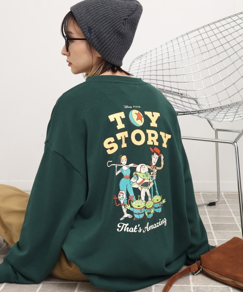 Disney(ディズニー)の「【DISNEY/ディズニー】バックプリント 裏毛クルーネックスウェット(スウェット・レディース・杢グレー/グリーン/オートミール/ブルー・L/M)」の4枚目の写真