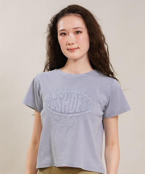 DC（ディーシー）の「DC/ディーシー  レディース ミニT 26 WS HIDDEN SS ムラサキ限定 LST261319M（Tシャツ/カットソー・レディース・ライトピンク/ライトブルー/スミクロ・S/M）」の3枚目の写真