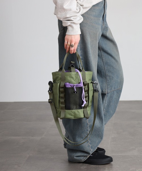 crossi(クロッシー)の「メッシュポケット リップストップ ドローストリングトート(ショルダーバッグ・レディース・ブルー/ブラック/グリーン・F)」の13枚目の写真