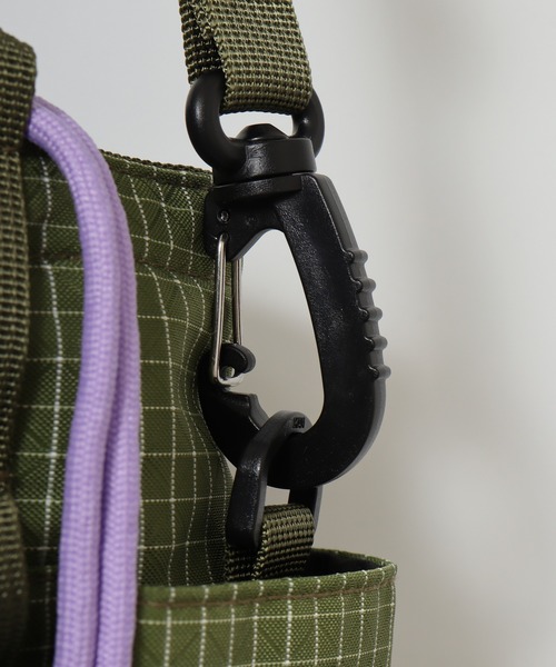 crossi(クロッシー)の「メッシュポケット リップストップ ドローストリングトート(ショルダーバッグ・レディース・ブルー/ブラック/グリーン・F)」の10枚目の写真