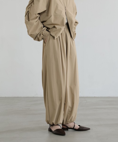 LOWRYS FARM（ローリーズファーム）の「ナイロンバルーンパンツ 639548（その他パンツ・レディース・ベージュ/ブラック/カーキ・FREE）」の3枚目の写真