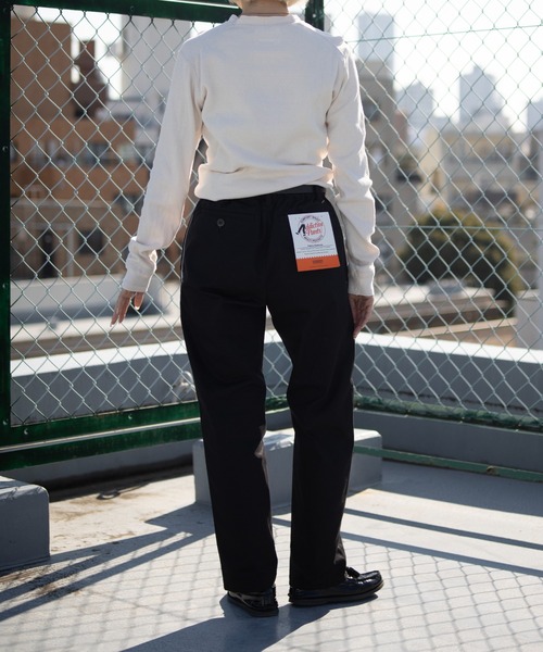 UNIVERSAL OVERALL(ユニバーサルオーバーオール)の「Adietive TUCK TAPERD(チノパンツ・メンズ・チャコールグレー/ブラック/ベージュ・S/M/L/XL)」の13枚目の写真