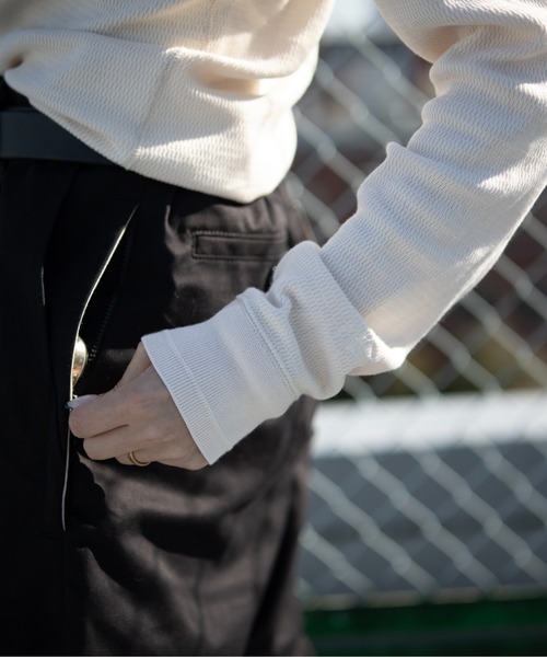 UNIVERSAL OVERALL(ユニバーサルオーバーオール)の「Adietive TUCK TAPERD(チノパンツ・メンズ・チャコールグレー/ブラック/ベージュ・S/M/L/XL)」の12枚目の写真