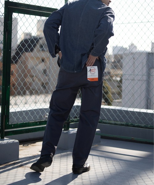 UNIVERSAL OVERALL(ユニバーサルオーバーオール)の「Adietive TUCK TAPERD(チノパンツ・メンズ・チャコールグレー/ブラック/ベージュ・S/M/L/XL)」の10枚目の写真