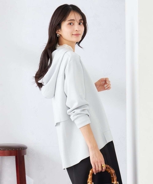 a.v.v（アーヴェヴェ）の「バックフレアダンボールパーカー（パーカー・レディース・アイボリー/ネイビー/ライトグレー・36/38/40）」の3枚目の写真