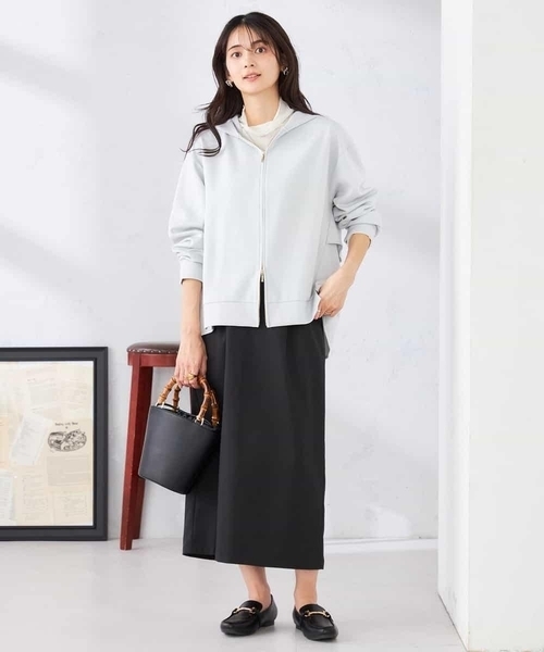 a.v.v（アーヴェヴェ）の「バックフレアダンボールパーカー（パーカー・レディース・アイボリー/ネイビー/ライトグレー・36/38/40）」の7枚目の写真