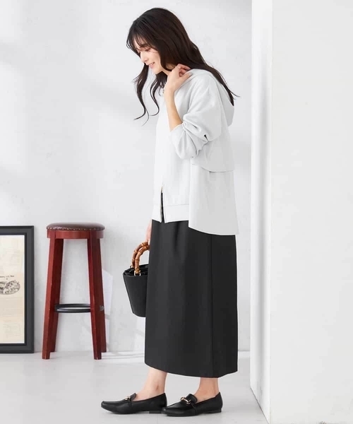 a.v.v（アーヴェヴェ）の「バックフレアダンボールパーカー（パーカー・レディース・アイボリー/ネイビー/ライトグレー・36/38/40）」の8枚目の写真