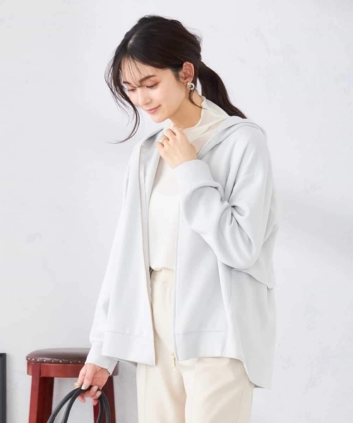 a.v.v（アーヴェヴェ）の「バックフレアダンボールパーカー（パーカー・レディース・アイボリー/ネイビー/ライトグレー・36/38/40）」の13枚目の写真