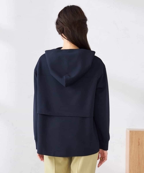 a.v.v（アーヴェヴェ）の「バックフレアダンボールパーカー（パーカー・レディース・アイボリー/ネイビー/ライトグレー・36/38/40）」の19枚目の写真