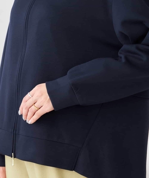 a.v.v（アーヴェヴェ）の「バックフレアダンボールパーカー（パーカー・レディース・アイボリー/ネイビー/ライトグレー・36/38/40）」の21枚目の写真