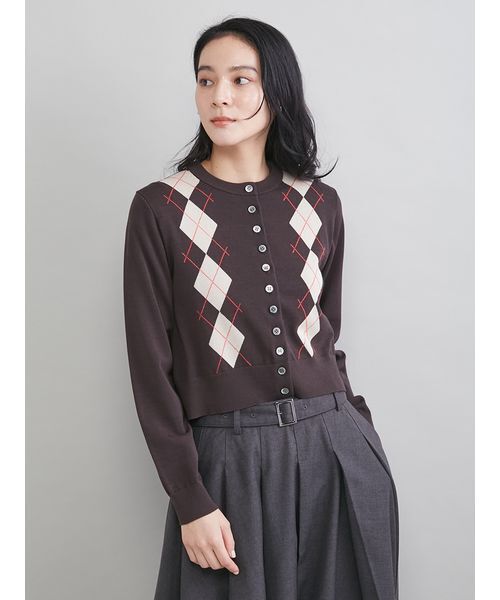 Mila Owen（ミラオーウェン）の「シェル釦デザインクロップドニットカーディガン（カーディガン/ボレロ・レディース・レッド/マルチ/ブラック/アイボリー・1/0）」の8枚目の写真