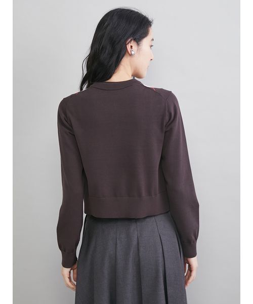 Mila Owen（ミラオーウェン）の「シェル釦デザインクロップドニットカーディガン（カーディガン/ボレロ・レディース・レッド/マルチ/ブラック/アイボリー・1/0）」の10枚目の写真