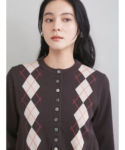 Mila Owen（ミラオーウェン）の「シェル釦デザインクロップドニットカーディガン（カーディガン/ボレロ・レディース・レッド/マルチ/ブラック/アイボリー・1/0）」の11枚目の写真