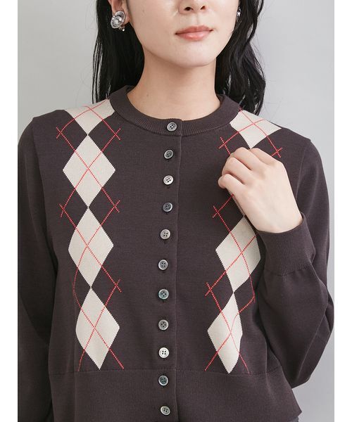 Mila Owen（ミラオーウェン）の「シェル釦デザインクロップドニットカーディガン（カーディガン/ボレロ・レディース・レッド/マルチ/ブラック/アイボリー・1/0）」の12枚目の写真