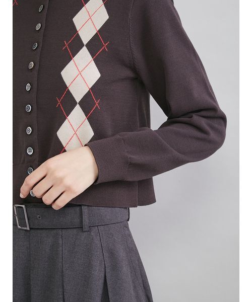 Mila Owen（ミラオーウェン）の「シェル釦デザインクロップドニットカーディガン（カーディガン/ボレロ・レディース・レッド/マルチ/ブラック/アイボリー・1/0）」の13枚目の写真