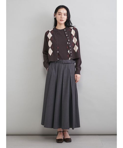 Mila Owen（ミラオーウェン）の「シェル釦デザインクロップドニットカーディガン（カーディガン/ボレロ・レディース・レッド/マルチ/ブラック/アイボリー・1/0）」の15枚目の写真