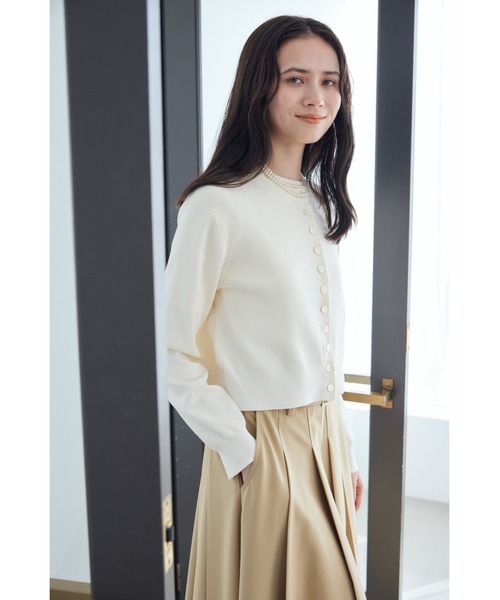 Mila Owen（ミラオーウェン）の「シェル釦デザインクロップドニットカーディガン（カーディガン/ボレロ・レディース・レッド/マルチ/ブラック/アイボリー・1/0）」の21枚目の写真