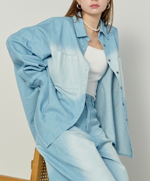 enhaut（アンオート）の「ヴィンテージ加工 デニム オーバー シャツ（シャツ/ブラウス・レディース・ライトブルー/インディゴブルー・FREE）」の2枚目の写真