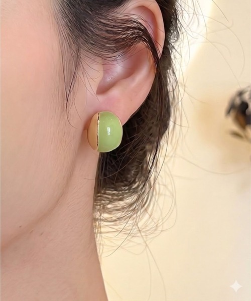yu-ka(ユーカ)の「YU-KA:ソフトカラー オーバルピアス soft color oval pierce(ピアス(両耳用)・レディース・ピンク/グリーン/ホワイト/ゴールド・FREE)」の2枚目の写真