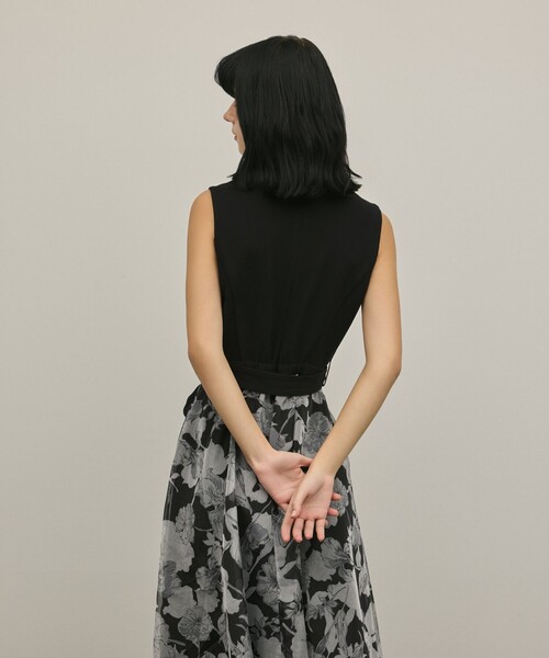 GRACE CONTINENTAL（グレースコンチネンタル）の「カシュクールフラワープリントワンピース（ワンピース・レディース・グレー/ブラック・36/38）」の9枚目の写真
