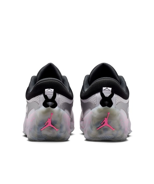 JORDAN BRAND(ジョーダンブランド)の「【別注】ジョーダン ジョーダン エアー シリーズ 2 PF 限定コラボ(スニーカー・レディース・ホワイト×シルバー・22.5cm/23.0cm/23.5cm/24.0cm/24.5cm/25.0cm/25.5cm/26.0cm/26.5cm/27.0cm/27.5cm)」の5枚目の写真