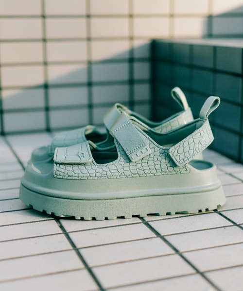 UGG（アグ）の「W GOLDENGLOW EMBOSSED　1175311-ART（サンダル・レディース・ブルー・5/6/7/8/9）」の2枚目の写真
