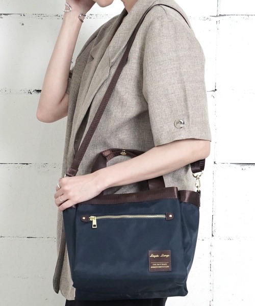 Legato Largo（レガートラルゴ）の「"02"≪Legato Largo≫ALL DAY/オールデイ 10ポケット バイカラー 2WAY ショルダーバッグ（バックパック/リュック・レディース・ブラック/グレー/サンドベージュ/ネイビー・ONE SIZE）」の4枚目の写真
